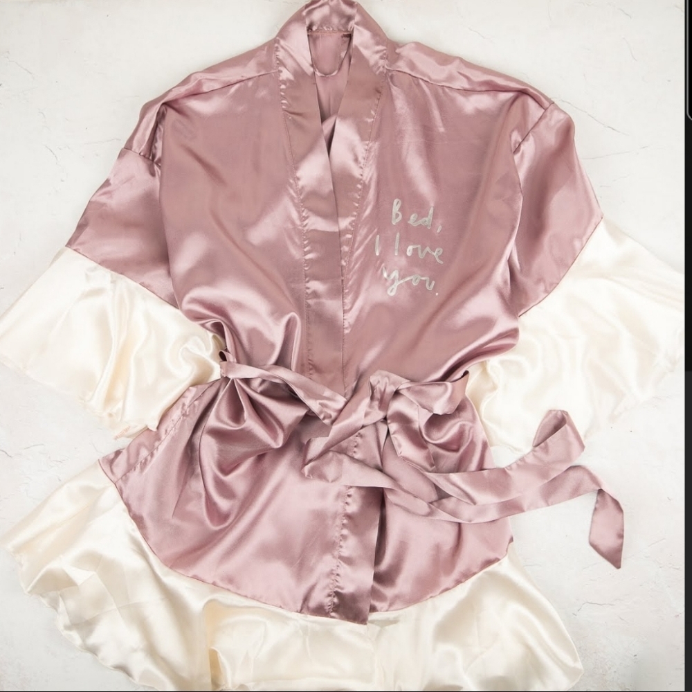 VIOLA VANN |RUFFLE SLEEVE FAUX SILK ROBE - Picture 3 of 3